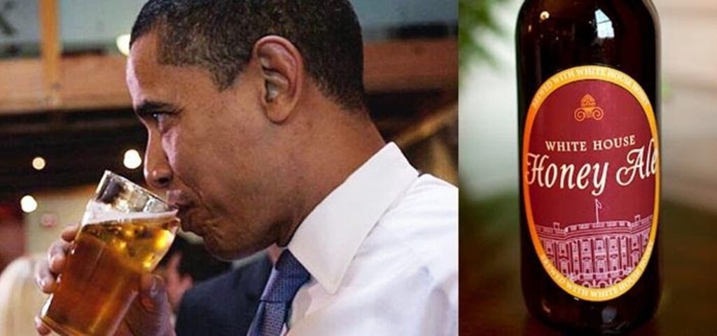 Barack Obama bebendo a cerveja White House Honey Ale que produz na Casa Branca
