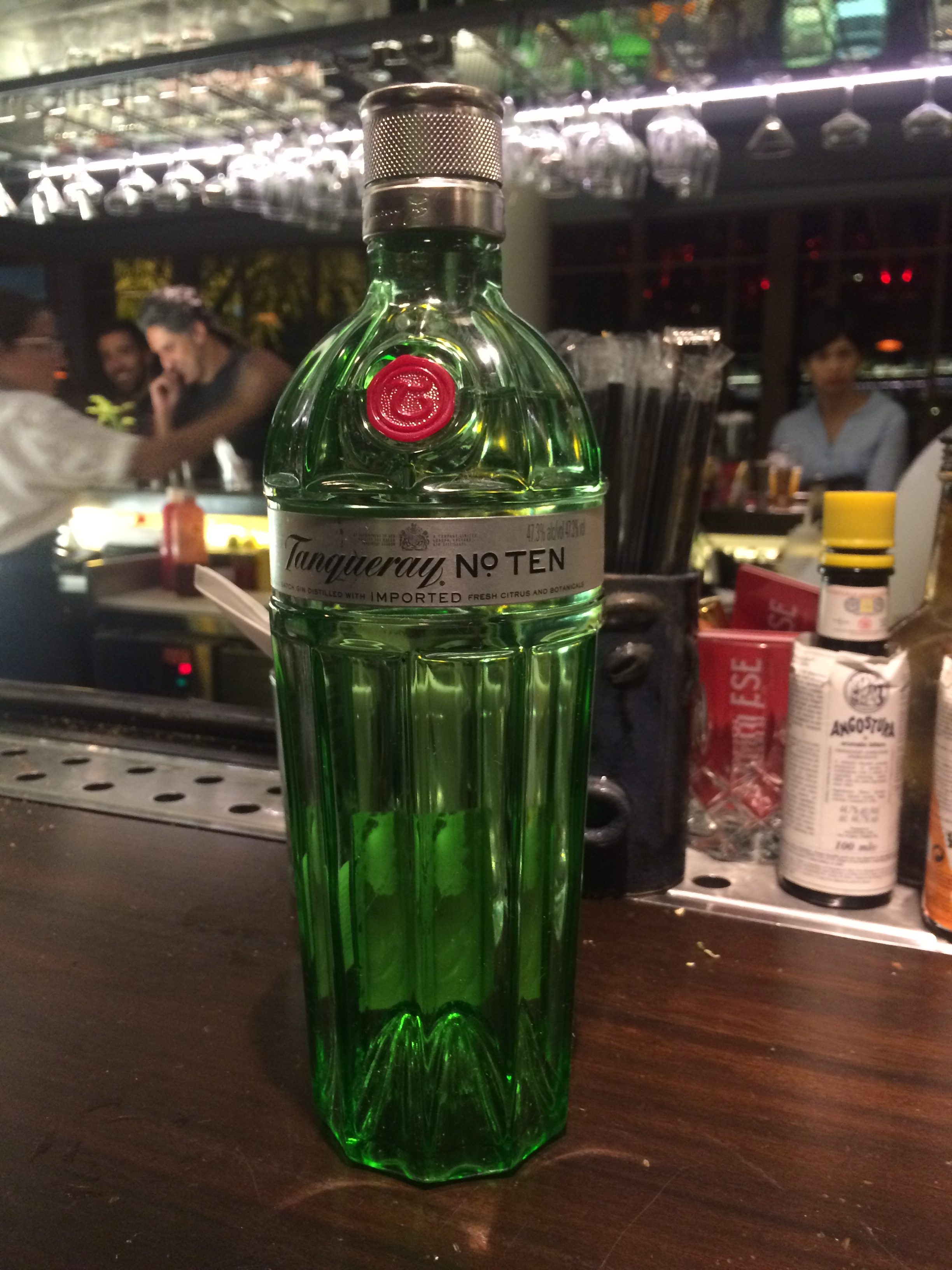 gin tanqueray no bar da Casa Camolese no Jockey Club do Rio de Janeiro